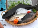 Corbeille présentant cobia, daurade, ombrine et vivaneau